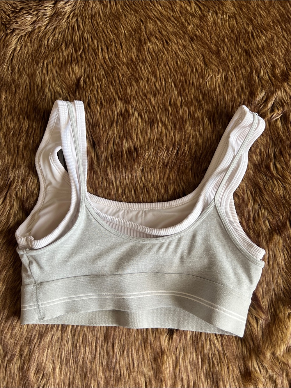 Medium ALO Yoga Light Gray Double-Strap Sports Bra - Picture 6 of 9